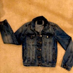 Distressed medium wash jean jacket